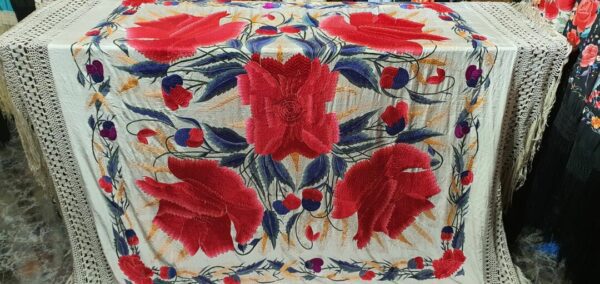 Mantón antiguo de amapolas y espigas Mantón antiguo de amapolas y espigas