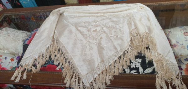 Mantón antiguo isabelino de talle Mantón antiguo isabelino de talle