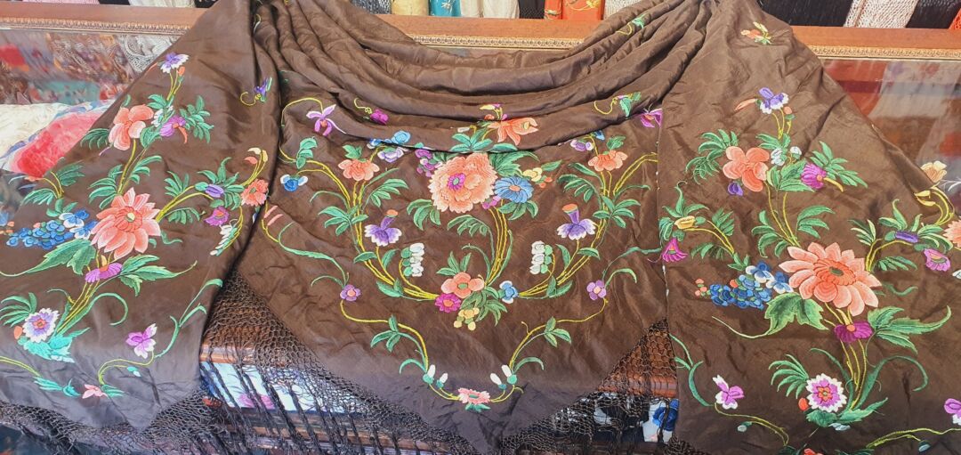 Mant&oacute;n antiguo isabelino ala de mosca