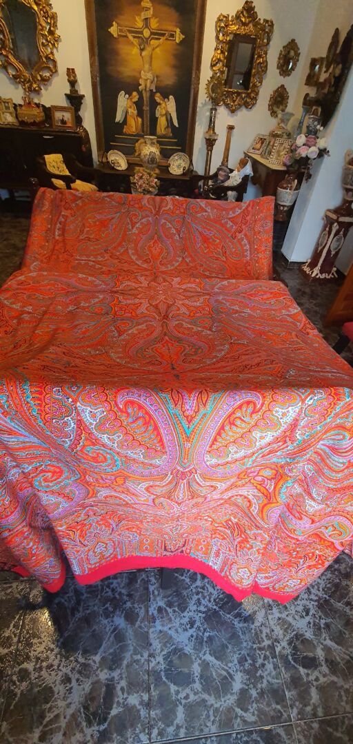 Mant&oacute;n alfombrado