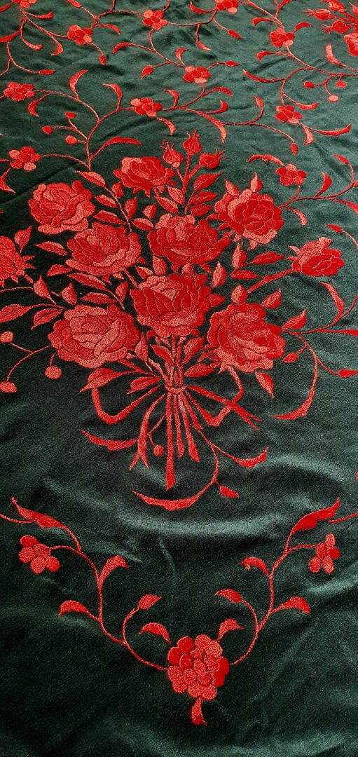 Mant&oacute;n vintage negro y rojo