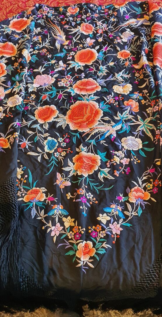 Mant&oacute;n canton&eacute;s floral
